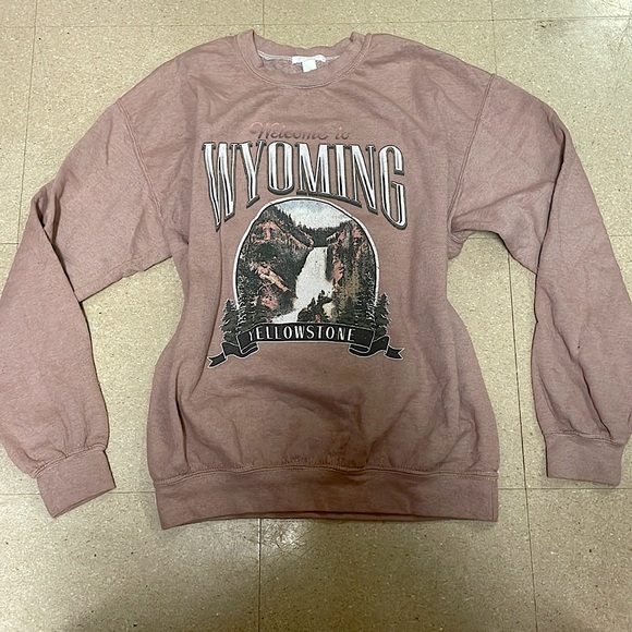 welcome to Wyoming Yellowstone crewneck sweatshirt Tillys - Picture 2 of 4